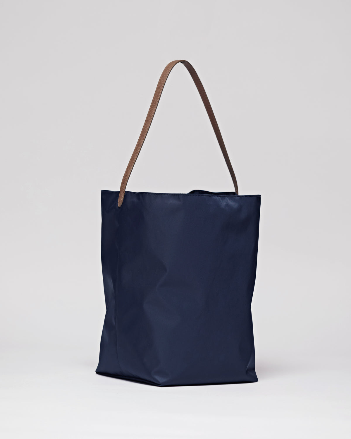 Inès - Navy  (Pre-order)