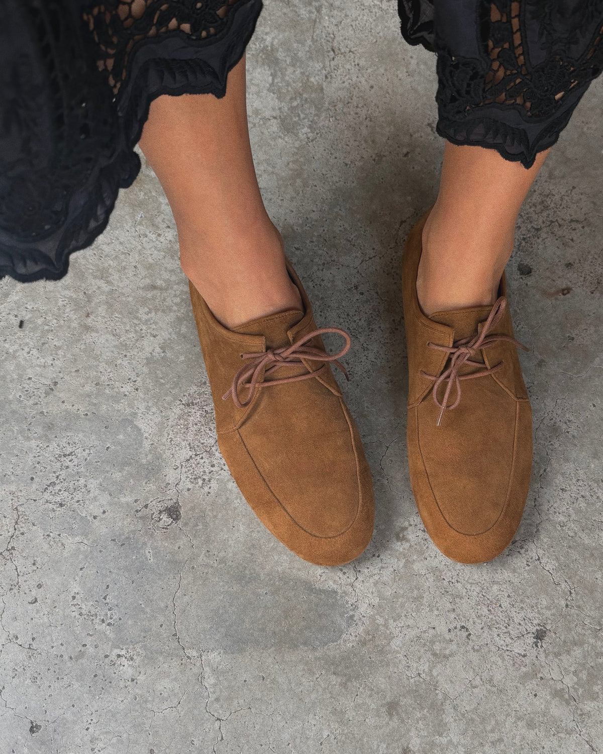 Evelyne - Suede in Walnut